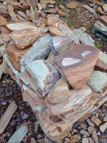 Златолит жёлтый, жёлто-зелёный глыбки и валуны для ланшафтного дизайна купить в Камчатском крае