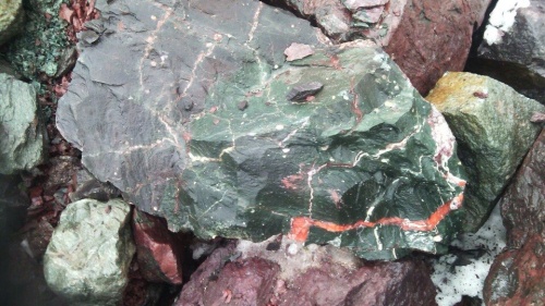 Гигантские зелёные валуны для ландшафтного дизайна весом более 5 тонн купить в Камчатском крае