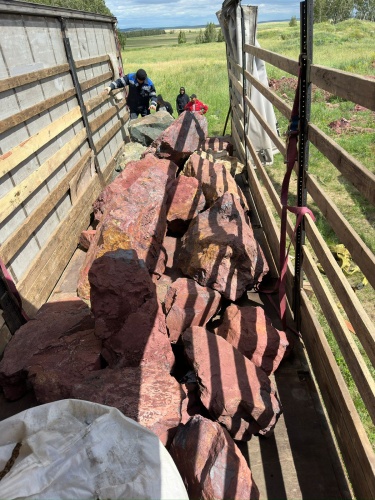 Ландшафтные глыбы красно-фиолетовые 200-1000 килограмм купить в Камчатском крае