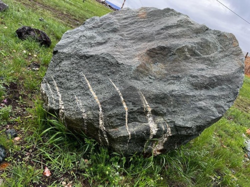 Гигантские зелёные валуны для ландшафтного дизайна весом более 5 тонн купить в Камчатском крае