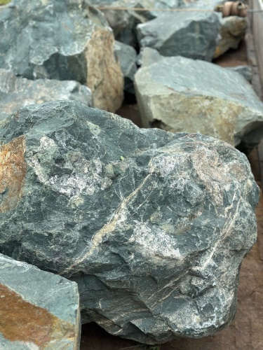 Камни для ландшафтного дизайна зелёные 10-60 килограмм купить в Камчатском крае