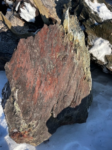 Ландшафтные глыбы красно-фиолетовые 200-1000 килограмм купить в Камчатском крае