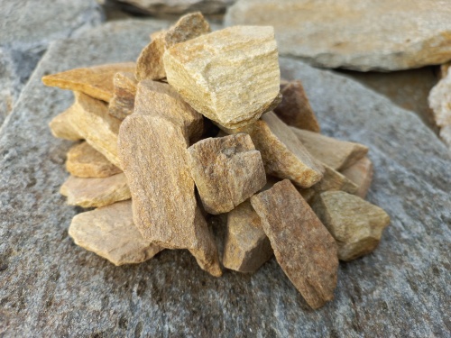 Златолит жёлтый декоративная каменная крошка купить в Камчатском крае