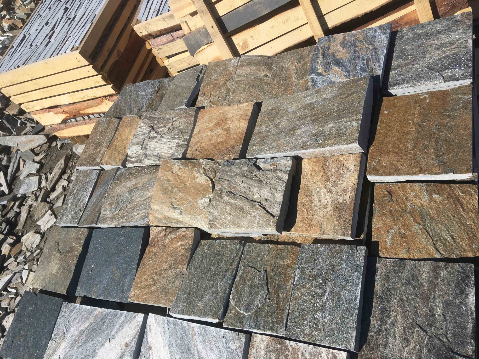 Плитка пилёная златолит Уральский для цоколя, отмостки купить в Камчатском крае