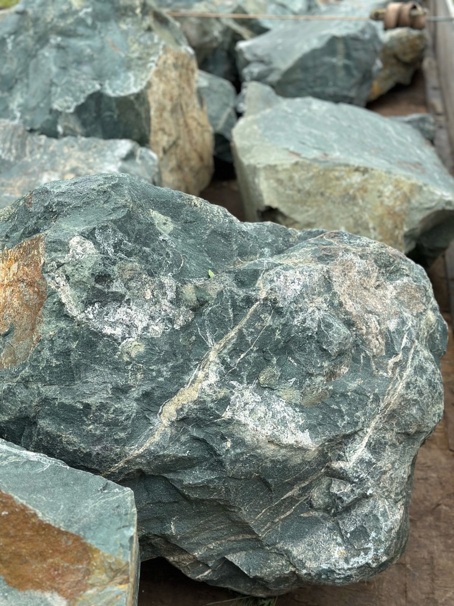 Камни для ландшафтного дизайна зелёные 10-60 килограмм купить в Камчатском крае