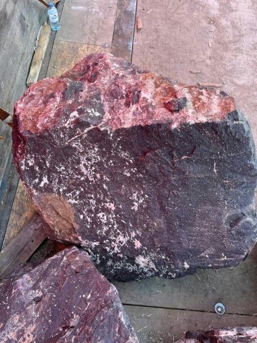 Камни для ландшафтного дизайна красно-фиолетовые 10-60 килограмм купить в Камчатском крае