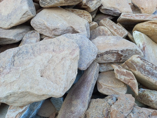 Златолит жёлтый, жёлто-зелёный глыбки и валуны для ланшафтного дизайна купить в Камчатском крае