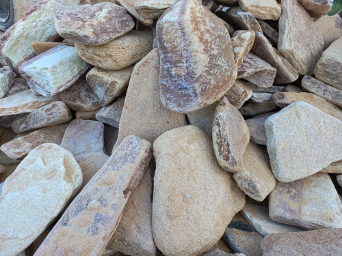 Златолит жёлтый, жёлто-зелёный глыбки и валуны для ланшафтного дизайна купить в Камчатском крае