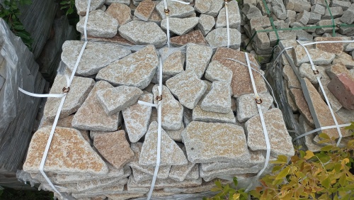 Гранитный плитняк галтованный для мощения купить в Камчатском крае